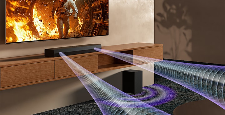 Một chiếc TV đang phát nội dung khoa học với soundbar S30A được đặt ngay bên dưới. Trên sàn là loa âm trầm đi kèm. Các dải sóng âm trắng trong suốt lan tỏa rộng từ soundbar và loa siêu trầm, thể hiện hiệu ứng âm thanh mạnh mẽ và sống động.